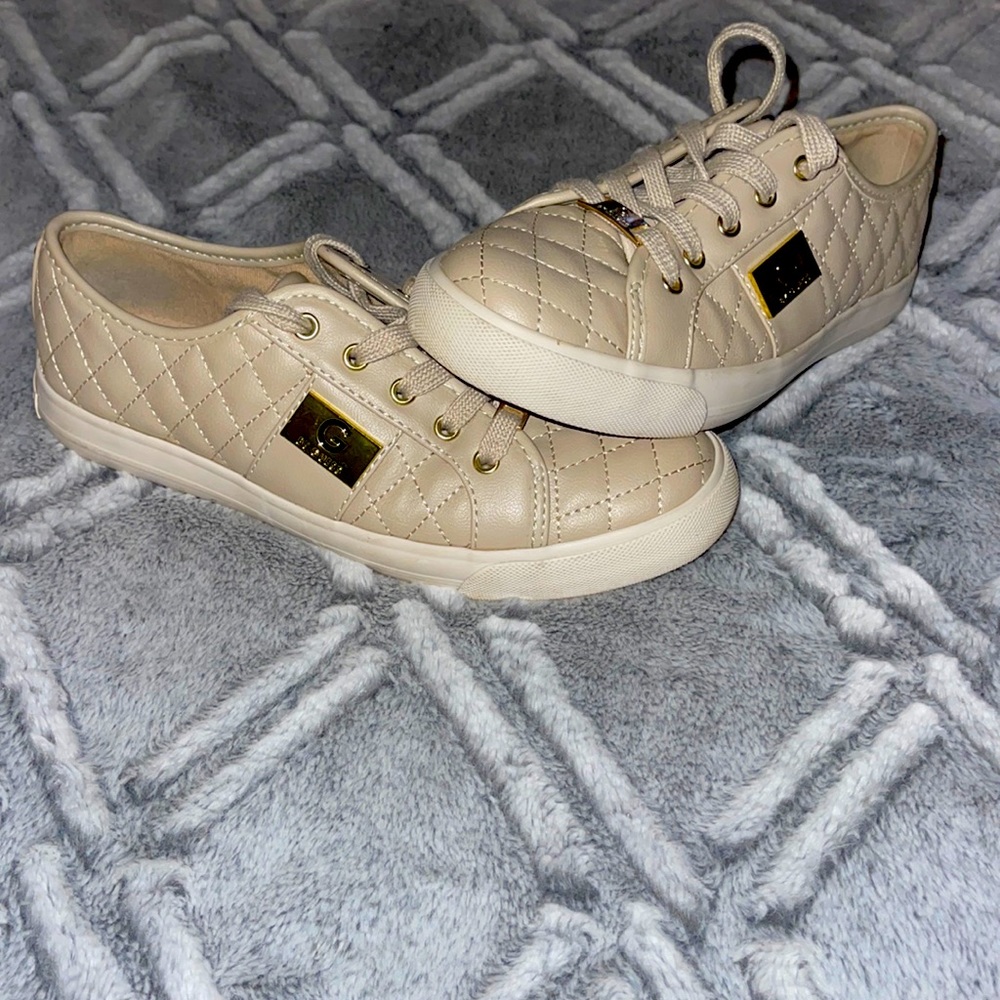 G by Guess Women’s Loven Casual Sneaker